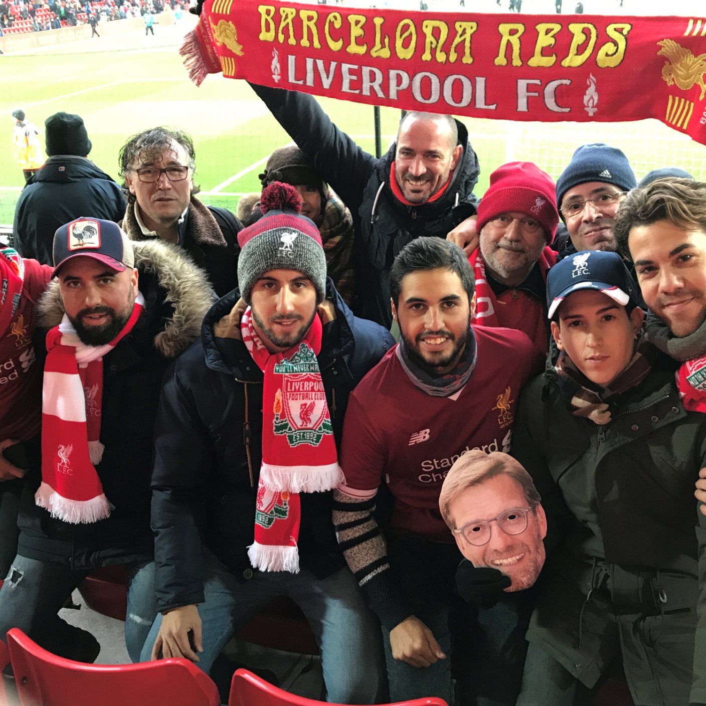 Liverpool-Fans am Spielfeldranda